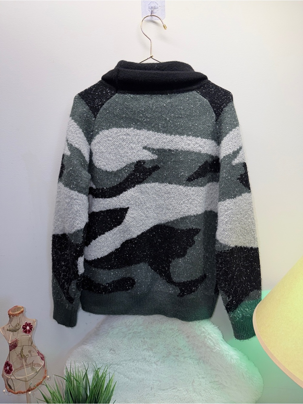 XS Cozy Cowl Neck Camouflage Sweater - Black Gray Green Soft  🧶 Top - Picture 4 of 5
